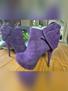 Bakers Eggplant Purple Faux Suede Bow Booties - Size 8
